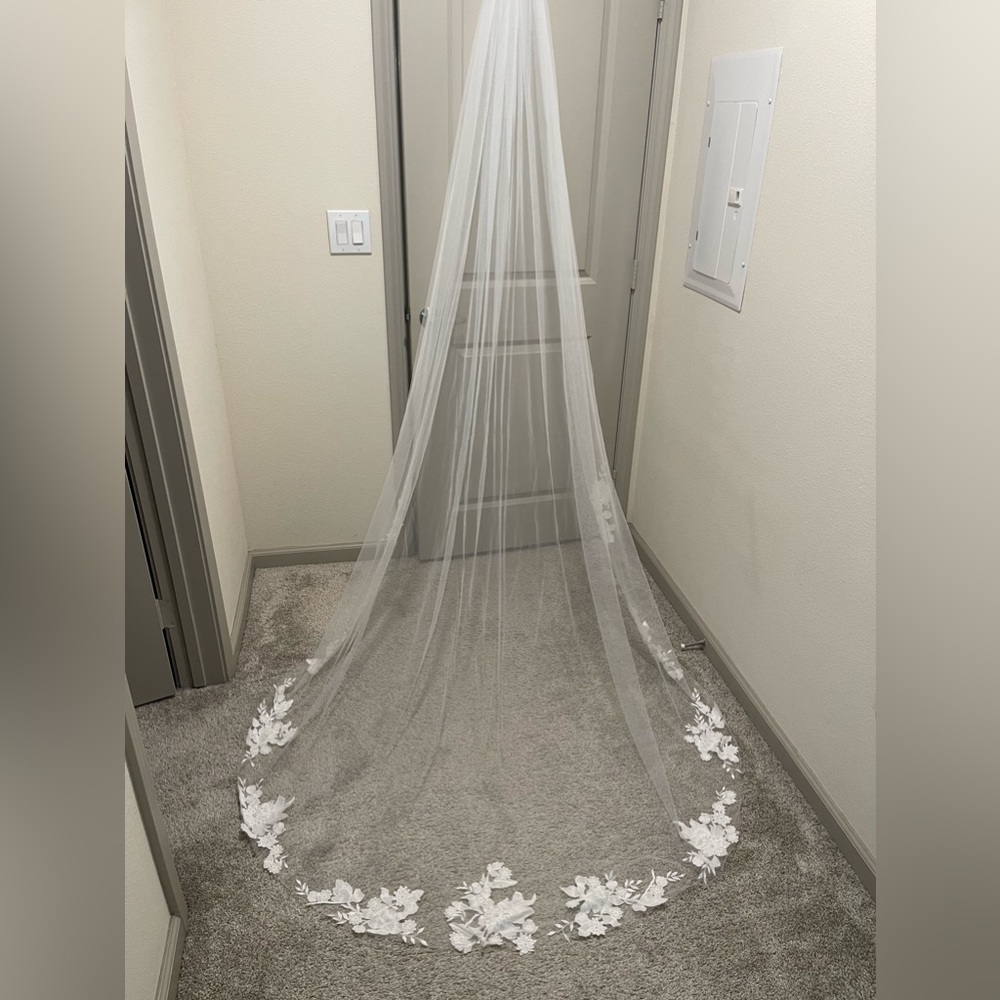 Wedding Veil - Picture 5 of 8